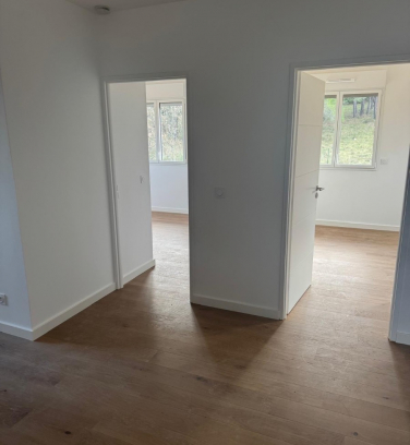 Présentation du chantier de construction de 8 villas à Aix – Mise en peinture pour Bouygues Immobilier