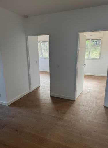 Présentation du chantier de construction de 8 villas à Aix – Mise en peinture pour Bouygues Immobilier